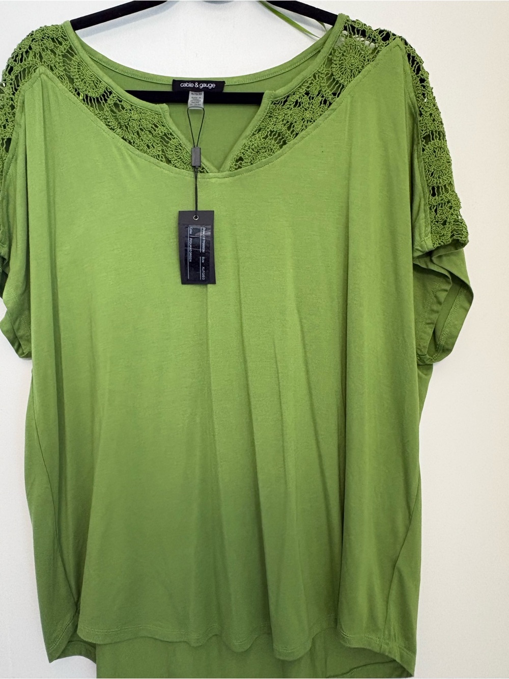 Cable & Gauge Green Crochet Sleeve Short Sleeve Tee